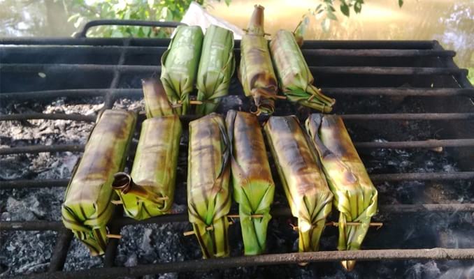 10 Makanan Khas Sulawesi Selatan, Enak dan Bikin Ketagihan