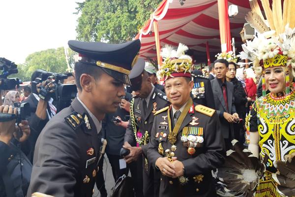 Foto Presiden dan Menteri Berbusana Nusantara Saat HUT Kemerdekaan Ke-73 RI