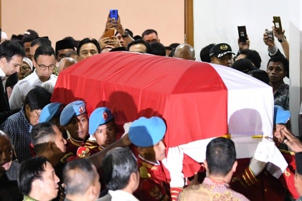 Foto-foto Perjalanan Jenazah B.J. Habibie 