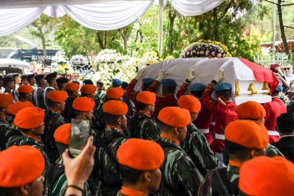 Foto-foto Perjalanan Jenazah B.J. Habibie 