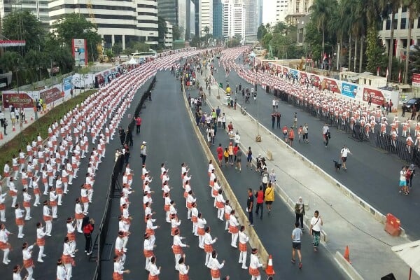 Foto-foto Penampakan Tari Poco-poco oleh 65.000 Orang