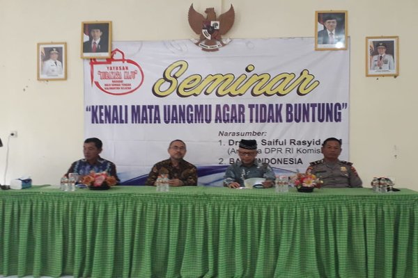 Sosialisasi mengenali uang palsu oleh BI Kalimantan Selatan.