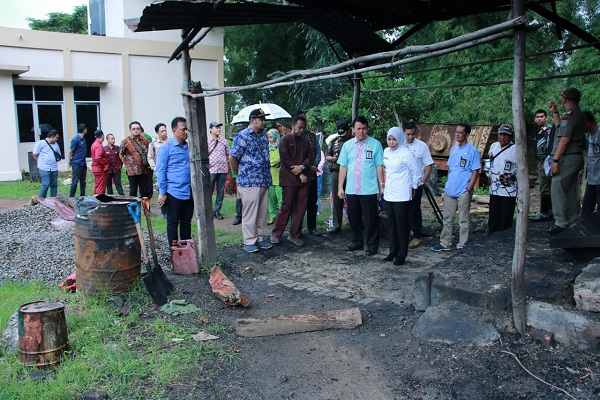 Tangani Jalan Rusak Palembang Fitri Minta Dinas PU Miliki Alat Sendiri