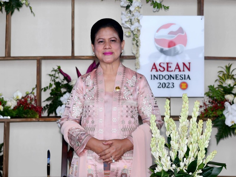 Busana Anggun Ibu Negara Warnai Penyelenggaraan KTT Ke-42 Asean 2023