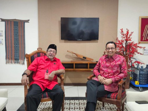 (Kanan) Anies Baswedan bersama dengan Rano Karno saat di DPP PDIP pada Senin (26/8/2024).