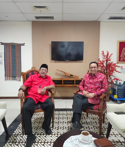 (Kanan) Anies Baswedan bersama dengan Rano Karno saat di DPP PDIP pada Senin (26/8/2024).