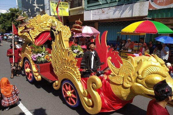 Pawai Budaya Kota Blitar Serukan Harmoni dalam Kebhinekaan