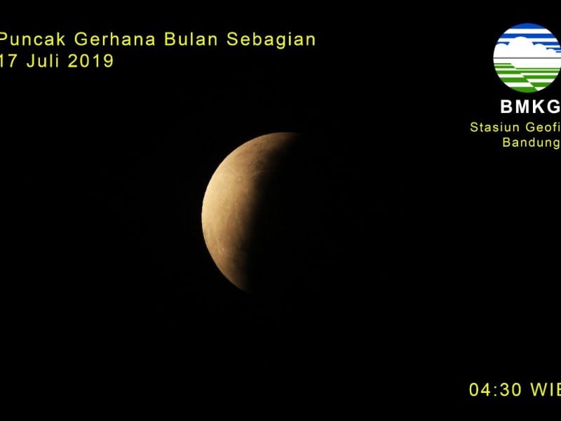 Foto-foto Gerhana Bulan Sebagian 17 Juli 2019 