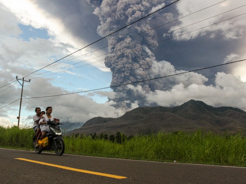 Foto-foto Letusan Gunung Lewotobi Hari Ini, Kamis 7 November 2024