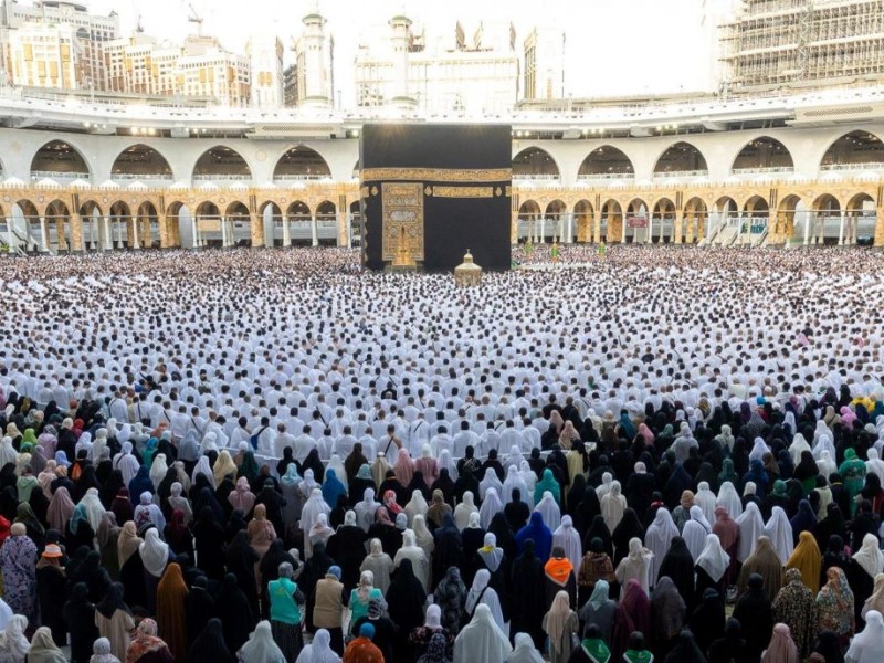 Foto-Foto Salat Idulfitri dari Berbagai Penjuru Dunia Hari Ini (21/4)