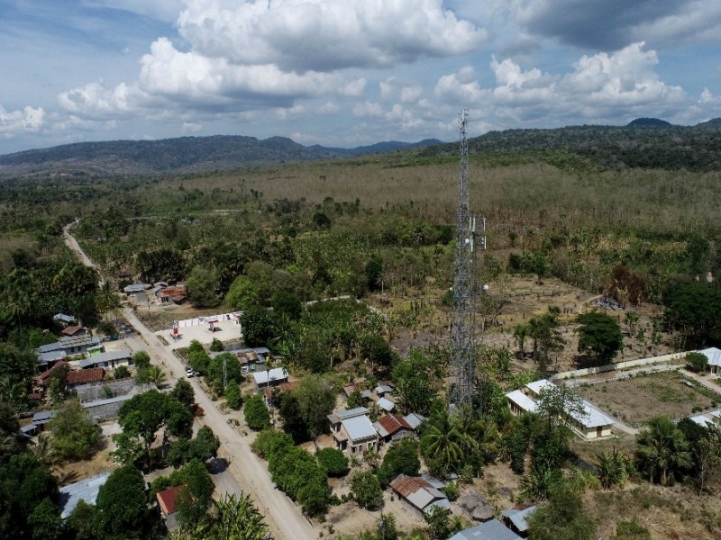 Foto aerial Pos Lintas Batas Negara (PLBN) Motamasin dan menara BTS di Malaka, Nusa Tenggara Timur (NTT), Selasa (28/11/2023). JIBI/Bisnis/Himawan L Nugraha PLBN MOTAMASIN 