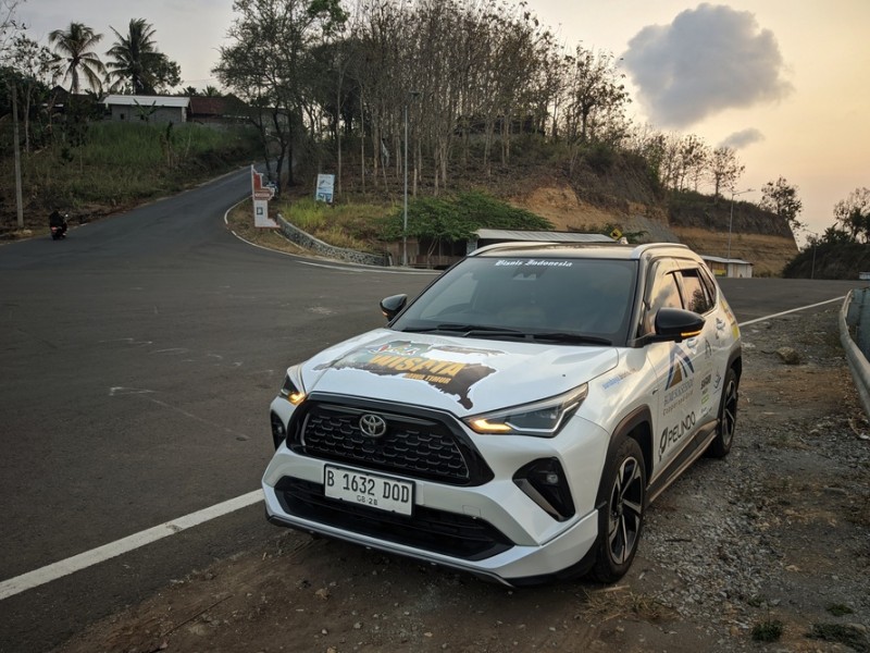 Menyusuri Pantai Sepanjang JLS dengan Yaris Cross Hybrid