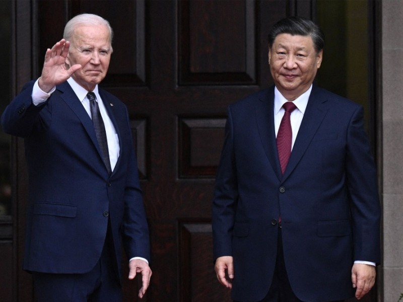 Presiden China Xi Jinping dan Presiden Amerika Serikat Joe Biden dalam pertemuan 2012 di Gedung Putih, Rabu (15/11/2023). / Bloomberg