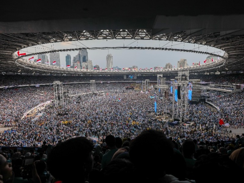 KAMPANYE AKBAR PRABOWO GIBRAN Massa pendukung pasangan Capres 2024 Prabowo-Gibran mengikuti Kampanye akbar di Gelora Bung Karno (GBK), Jakarta, Sabtu (10/2/2024). Kampanye akbar Prabowo-Gibran dengan tema 