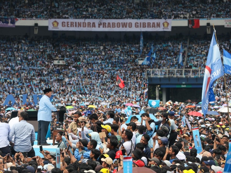 KAMPANYE AKBAR PRABOWO GIBRAN Massa pendukung pasangan Capres 2024 Prabowo-Gibran mengikuti Kampanye akbar di Gelora Bung Karno (GBK), Jakarta, Sabtu (10/2/2024). Kampanye akbar Prabowo-Gibran dengan tema 