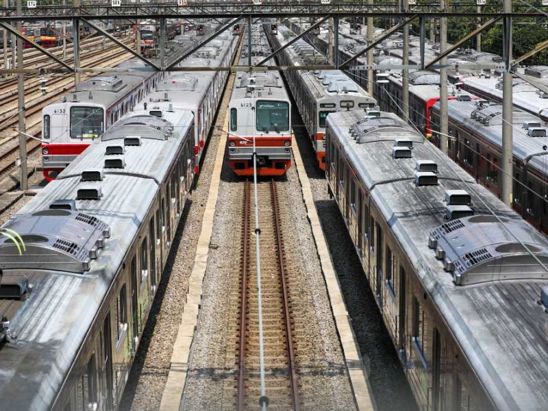 Kereta Rel Listrik atau KRL Commuter Line  