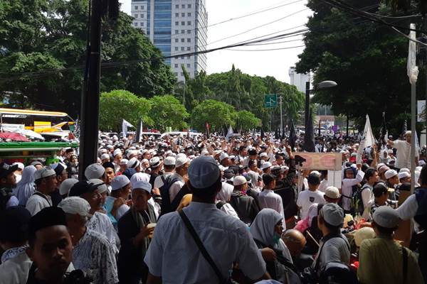 Massa Reuni Akbar 212 Membeludak, Monas Tak Bisa Menampung