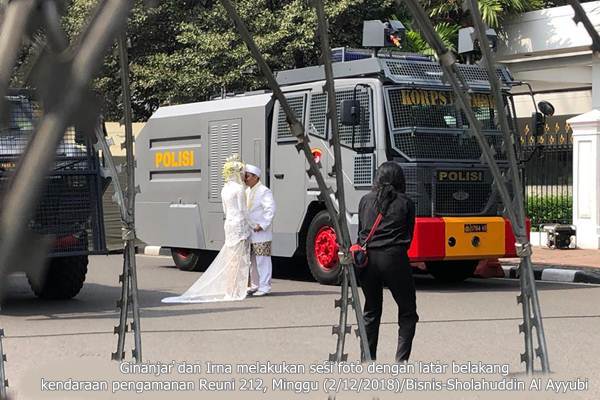 Unik! Pengantin Ginanjar dan Irna Manfaatkan Momen Reuni 212 untuk Sesi Foto