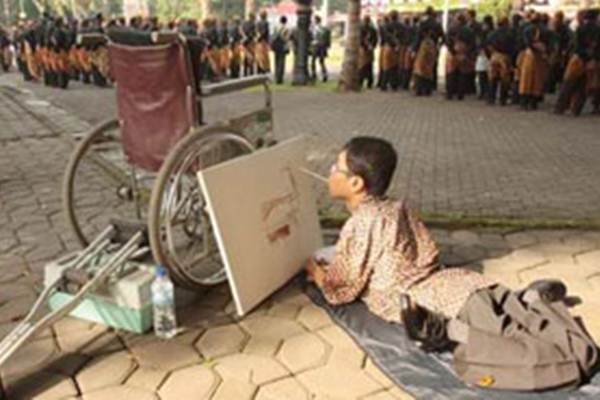 Inilah Faisal Rusdi, Penderita Cerebral Palsy yang Sukses Jadi Pelukis