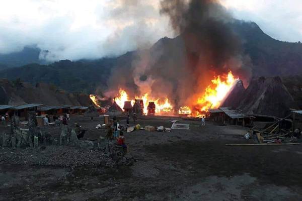 Gurusina Terbakar: Kerugian Sekitar Rp5,4 Miliar, Belum Termasuk Biaya Ritual Pembuatan Rumah Adat