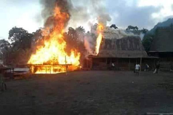 Kampung Tradisional Gurusina Terbakar, Sebagian Besar Rumah Adat Ludes 