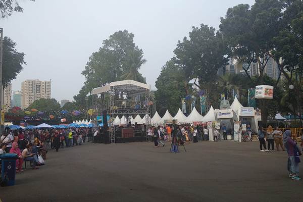 Kompleks Gelora Bung Karno Dipenuhi Masyarakat