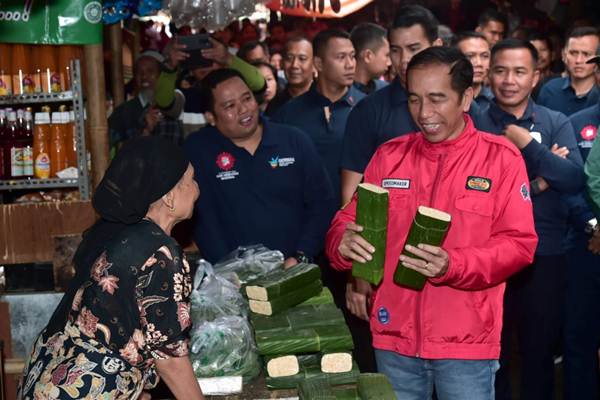 Presiden Jokowi Pakai Motor Custom, Blusukan ke Pasar Anyar Tangerang