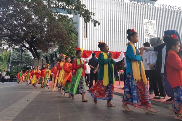 Anies Terima Rombongan Pawai Obor Asian Games 2018 di Balai Kota