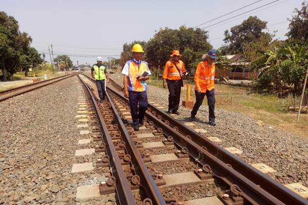 Minimalisir Kecelakaan, PT KAI DAOP 4 Periksa Rel Tegal - Pekalongan  