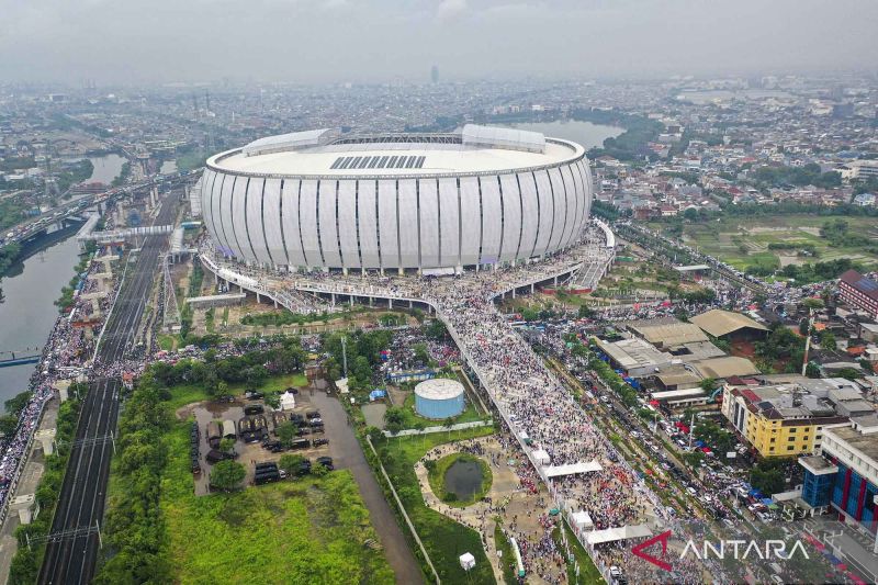 Foto-foto Kampanye Akbar JIS vs GBK, Mana yang Lebih Pecah?