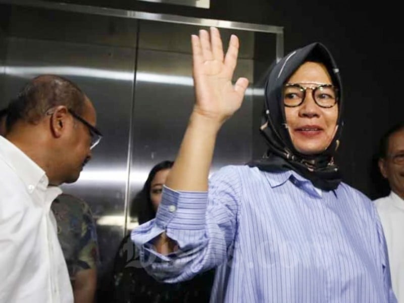 Mantan Direktur Utama PT Pertamina (Persero) Karen Agustiawan meninggalkan Rumah Tahanan Kejaksaan Agung di Jakarta, Selasa (10/3/2020) - Bisnis/Eusebio Chrysnamurti