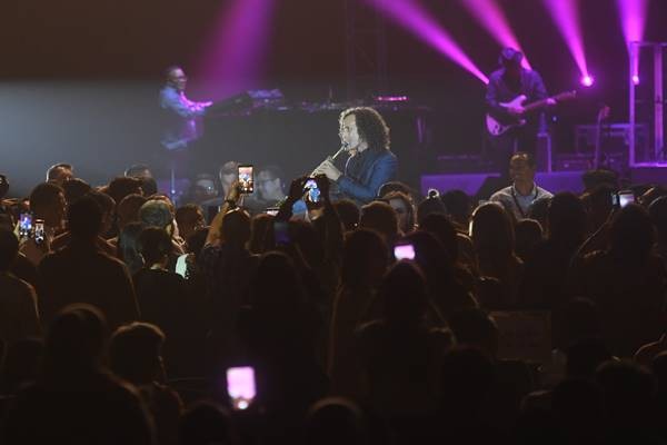 Kenny G Pukau Ribuan Penonton di Kota Kasablanka