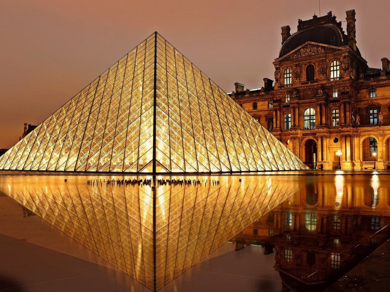 louvre museum terbesar di dunia