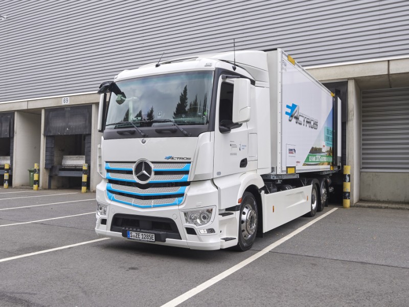 Meyer-Logistik Mulai Uji Pakai Truk Lisrik e-Actros