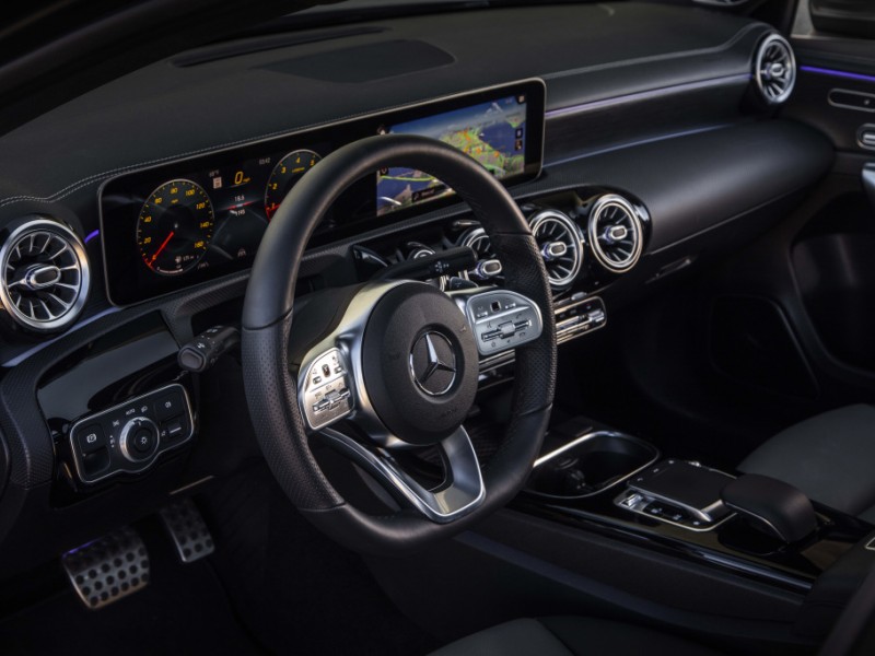 Mercedes-Benz A-Class Saloon : Pintu Masuk ke Segmen Saloon Premium