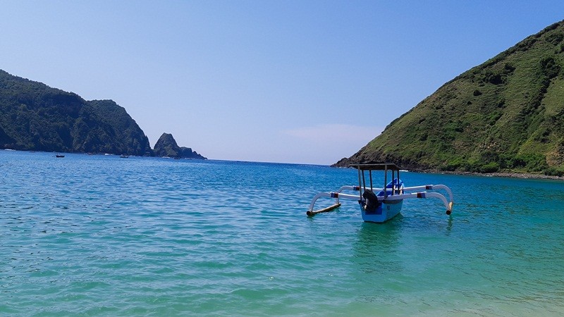 Kecantikan Pantai Mawun yang Menggoda Para Turis