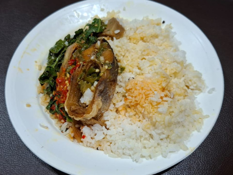 Menu makanan di salah satu warung Pekanbaru, Riau. / Bisnis-Arif Gunawan