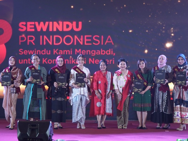 Humas Pegadaian Raih Penghargaan Top 50 Kartini Humas Indonesia