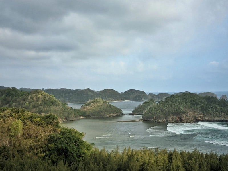 Wisata di Malang, Keindahan Pantai Teluk Asmara