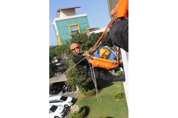 Pelatihan High Angle Rescue Technique Bagi Team ARFF Bandara Internasional Juanda Surabaya