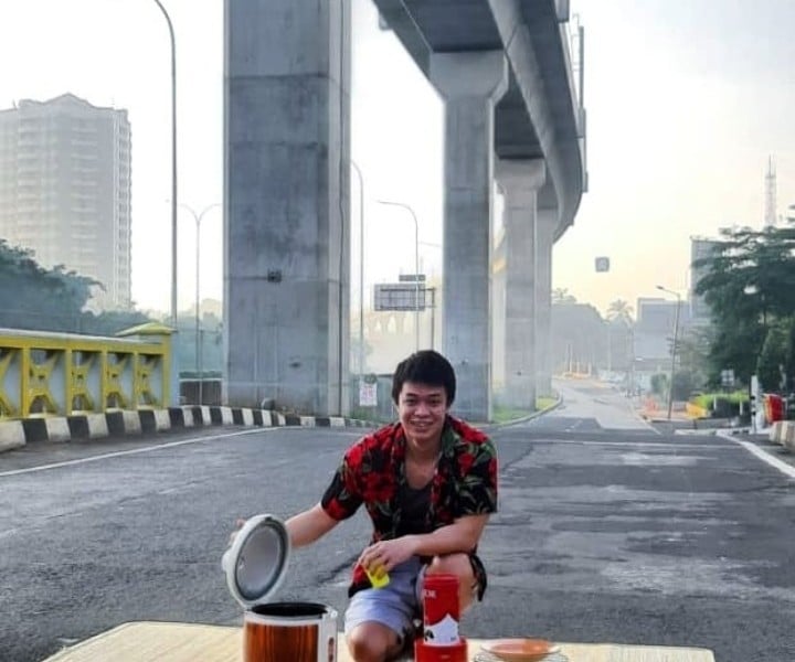 Foto-foto Selfi di Jalanan Jakarta yang Kosong Melompong Saat Lebaran