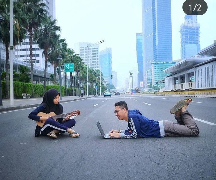 Foto-foto Selfi di Jalanan Jakarta yang Kosong Melompong Saat Lebaran