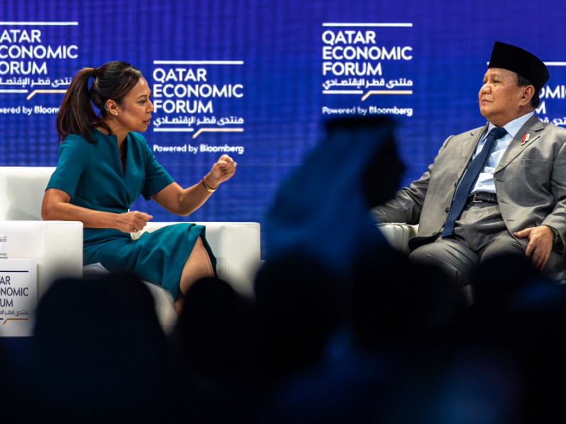 Presiden terpilih Prabowo Subianto dalam sesi wawancara dengan Haslinda Amin dari Bloomberg Television di Qatar Economic Forum 2024. Dok Bloomberg 