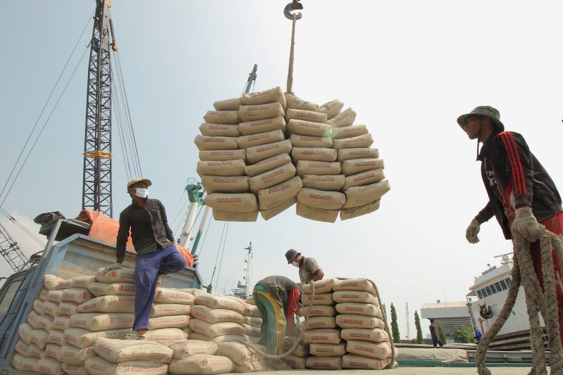 Perusahaan Manufaktur, salah satunya Semen Indonesia