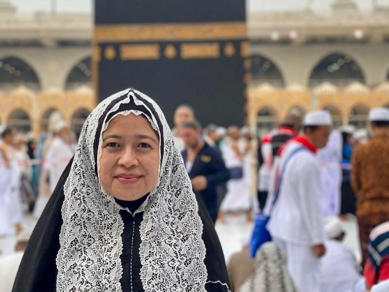 Warganet Memuji Puan Maharani Cantik Berhijab Saat Umrah