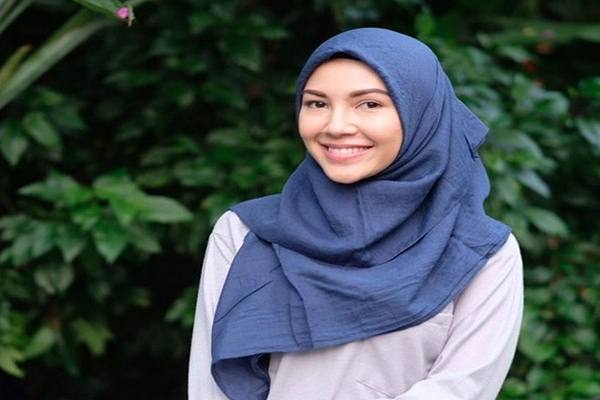 Cantik Mana, Varsha Strauss atau 3 Artis Mantan Pacar Panji Trihatmodjo?