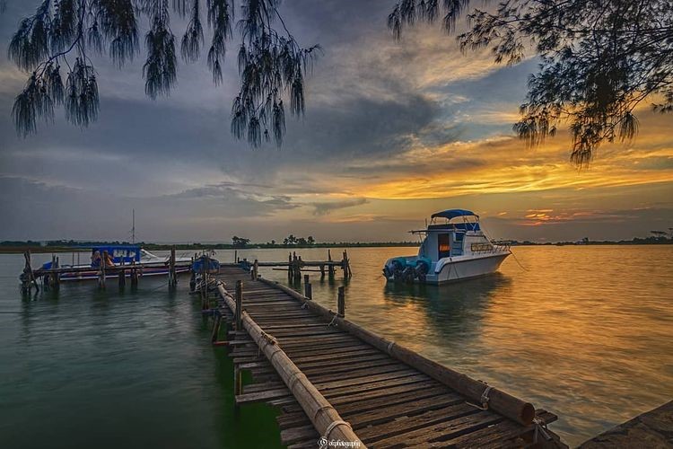 Rekomendasi Tempat Wisata di Semarang Cocok untuk Liburan dan Spot Instagramable, ilustrasi Pantai Marina