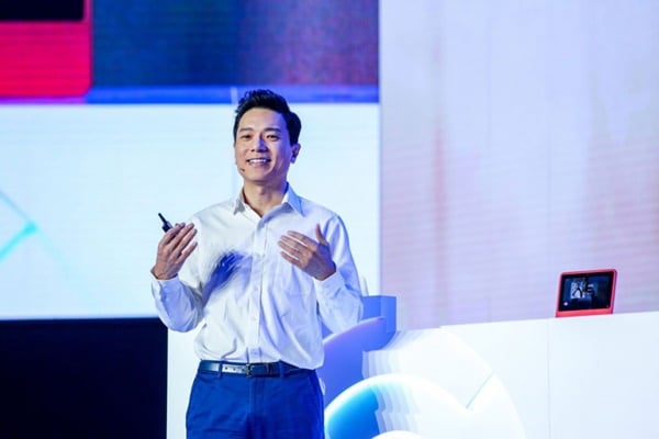 CEO Baidu Robin Li, dari Kecerdasan Buatan hingga Insiden Disiram Air 