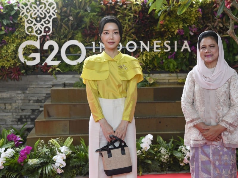 Gaya Fesyen 6 Istri Pimpinan Negara Delegasi KTT G20 di Spouse Program