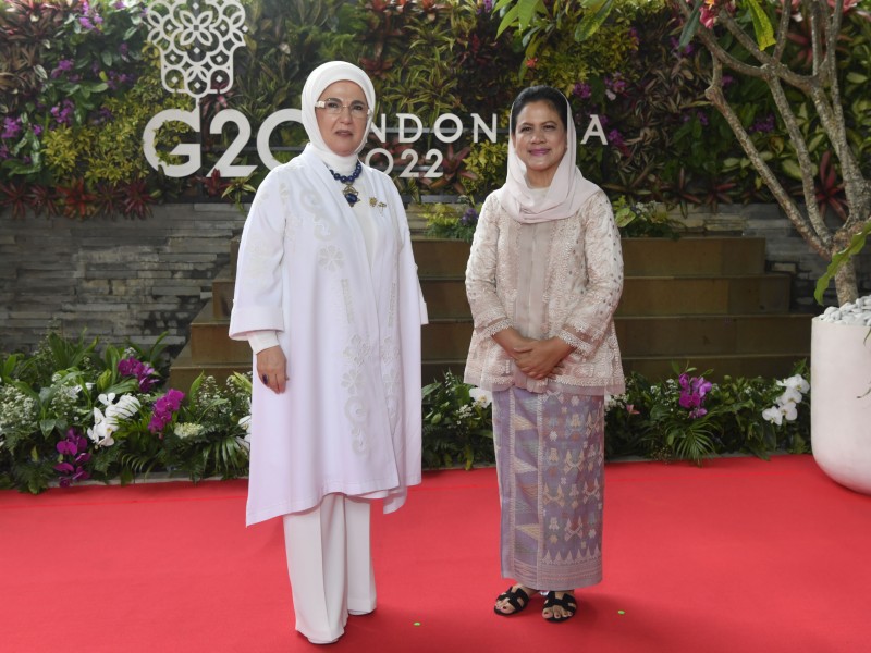 Gaya Fesyen 6 Istri Pimpinan Negara Delegasi KTT G20 di Spouse Program